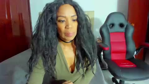 Snapshot of luissa_s1 chatting on February 21, 2025, 12:28 pm Luissa online show from February 21, 2025, 12:28 pm