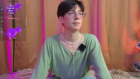 Snapshot of luixdust1 chatting on December 15, 2025, 6:17 am luixdust1 online show from December 15, 2025, 6:17 am