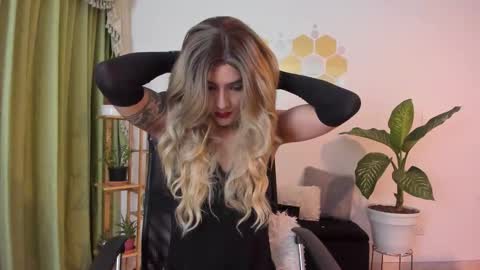 Luka Castillo online show from February 12, 2026, 4:07 am