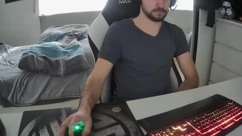 lukasschoetz online show from February 7, 2025, 12:50 pm