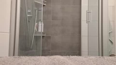 lukasschoetz online show from September 22, 2025, 11:45 am