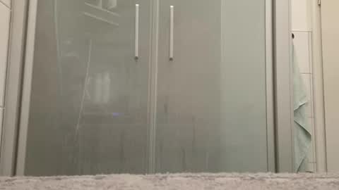 lukasschoetz online show from September 24, 2025, 4:32 pm