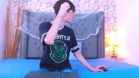 luke_carter online show from November 1, 2025, 1:02 pm