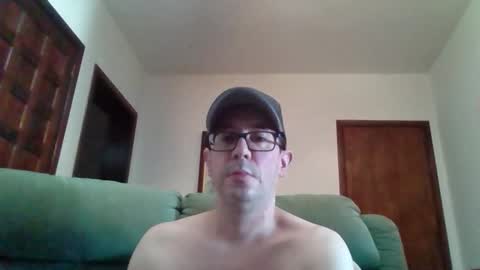 Snapshot of lukz88bigcock chatting on January 18, 2025, 8:51 pm Luke online show from January 18, 2025, 8:51 pm