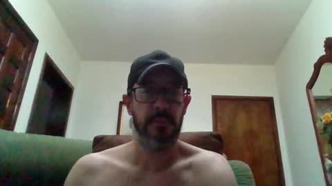 Snapshot of lukz88bigcock chatting on December 22, 2025, 10:40 pm Luke online show from December 22, 2025, 10:40 pm