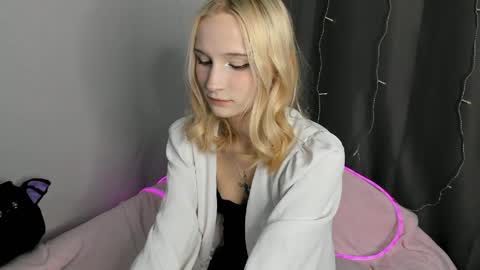 Snapshot of lulatiny chatting on May 1, 2026, 9:19 pm Lula online show from May 1, 2026, 9:19 pm
