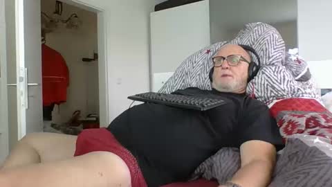 Snapshot of luley58 chatting on October 13, 2025, 6:24 am luley58 online show from October 13, 2025, 6:24 am