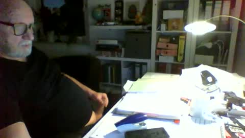 Snapshot of luley58 chatting on December 15, 2025, 6:28 am luley58 online show from December 15, 2025, 6:28 am