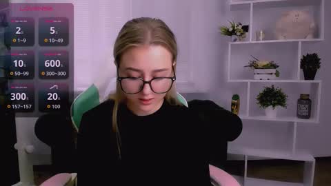 Lily online show from November 18, 2025, 7:57 am