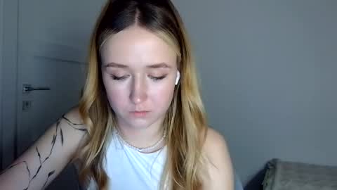 Snapshot of lulu_baby1 chatting on April 22, 2026, 8:21 pm Lulu Baby18 online show from April 22, 2026, 8:21 pm