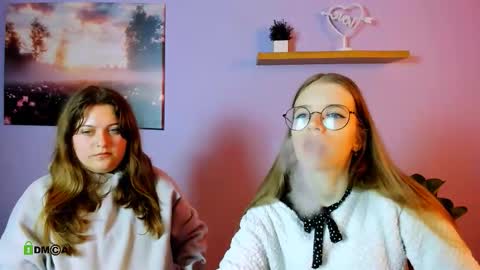 lulu_fly_ online show from October 15, 2025, 9:09 am