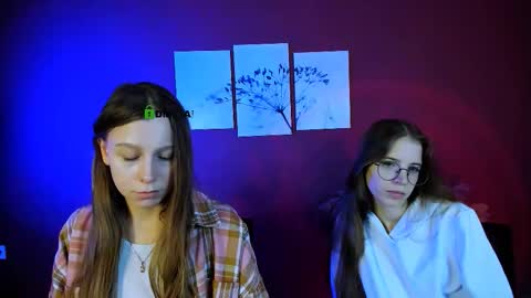 lulu_fly_ online show from October 20, 2025, 8:48 am