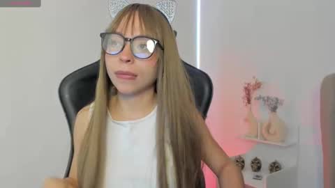 luluuberry online show from October 30, 2025, 12:17 pm