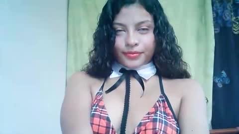 Snapshot of luluupeach69 chatting on October 29, 2025, 12:18 pm luluupeach69 online show from October 29, 2025, 12:18 pm