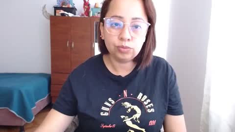 Snapshot of lumi_84 chatting on December 20, 2024, 10:00 pm LUMI online show from December 20, 2024, 10:00 pm