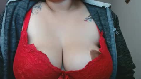 Snapshot of lumi_84 chatting on February 15, 2025, 2:04 am LUMI online show from February 15, 2025, 2:04 am