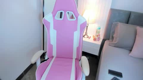 Lucy online show from November 25, 2025, 11:43 am