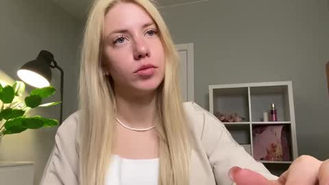 Catherine online show from April 16, 2026, 9:39 pm