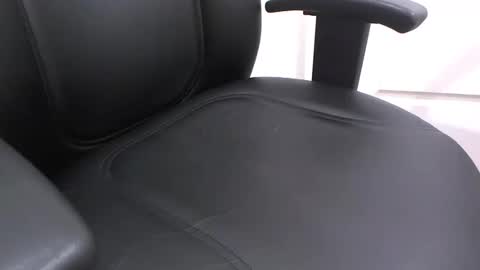 lun_cum online show from December 16, 2025, 7:52 pm