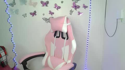 luna00bella online show from October 21, 2025, 1:45 pm