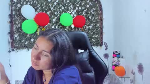 Luna  online show from November 3, 2025, 7:26 pm