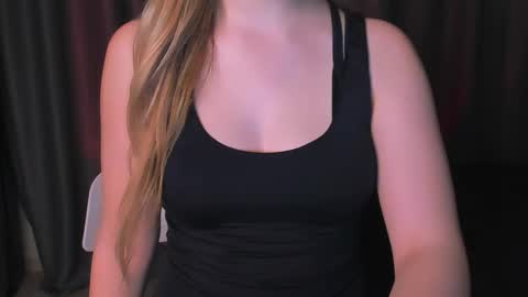 luna1vibe online show from December 15, 2025, 5:55 am