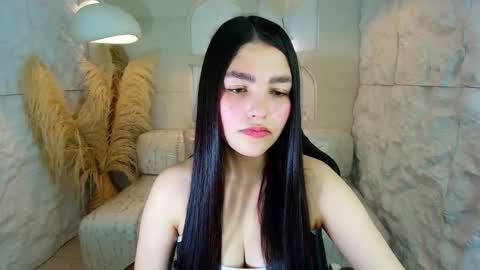 Snapshot of luna__r chatting on October 18, 2025, 7:47 pm Luna online show from October 18, 2025, 7:47 pm