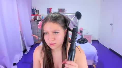 luna_analya online show from January 16, 2026, 6:01 pm