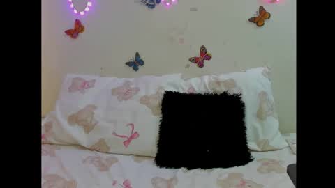 Snapshot of luna_bellla chatting on November 26, 2025, 2:07 pm Luna online show from November 26, 2025, 2:07 pm