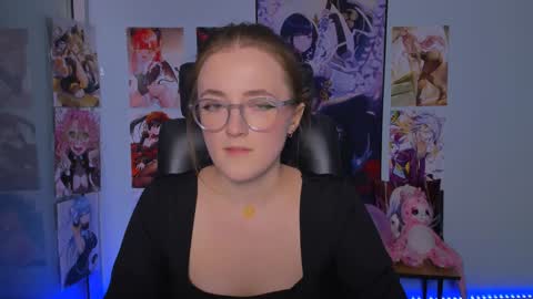 luna_berryy online show from January 17, 2025, 8:33 pm