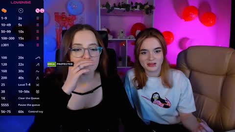 luna_berryy online show from February 14, 2025, 8:59 pm