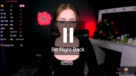 luna_berryy online show from February 20, 2025, 11:43 pm