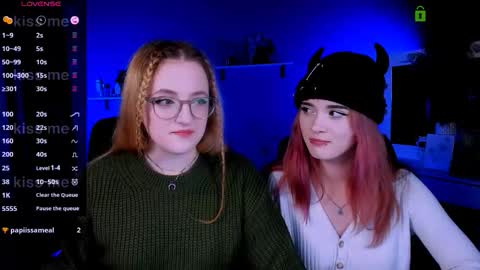 luna_berryy online show from October 3, 2025, 7:22 pm