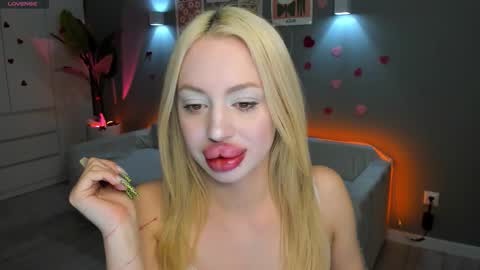 Snapshot of luna_beverly chatting on February 22, 2026, 8:18 pm luna_beverly online show from February 22, 2026, 8:18 pm