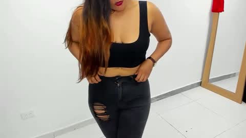 luna  online show from February 14, 2025, 2:23 pm