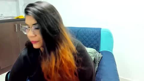 luna  online show from February 22, 2025, 11:24 am