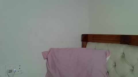 maskedmalkia online show from December 5, 2025, 12:25 pm