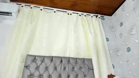 Snapshot of luna_evaa chatting on January 20, 2025, 5:48 pm Luna Eva online show from January 20, 2025, 5:48 pm