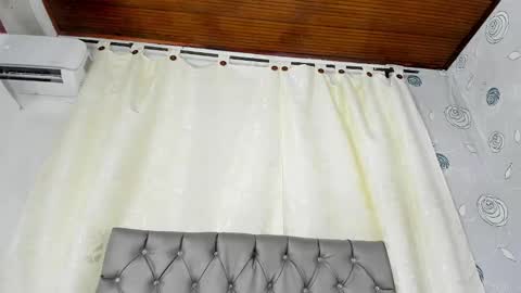 Snapshot of luna_evaa chatting on February 20, 2025, 6:13 pm Luna Eva online show from February 20, 2025, 6:13 pm