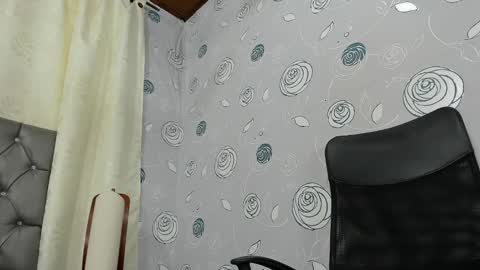 Snapshot of luna_evaa chatting on February 22, 2025, 5:57 pm Luna Eva online show from February 22, 2025, 5:57 pm