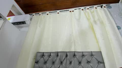 Snapshot of luna_evaa chatting on March 5, 2025, 6:01 pm Luna Eva online show from March 5, 2025, 6:01 pm