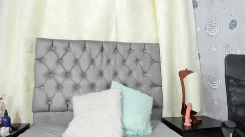 Snapshot of luna_evaa chatting on March 6, 2025, 6:05 pm Luna Eva online show from March 6, 2025, 6:05 pm