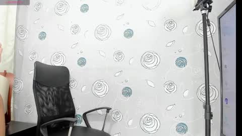 Snapshot of luna_evaa chatting on October 24, 2025, 2:13 pm Luna Eva online show from October 24, 2025, 2:13 pm