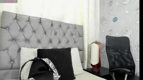 Snapshot of luna_evaa chatting on October 25, 2025, 12:56 pm Luna Eva online show from October 25, 2025, 12:56 pm