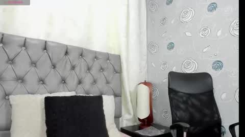 Snapshot of luna_evaa chatting on November 13, 2025, 1:43 pm Luna Eva online show from November 13, 2025, 1:43 pm