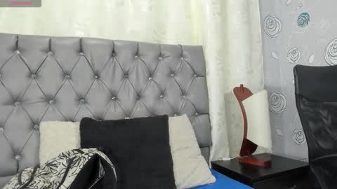 Snapshot of luna_evaa chatting on December 17, 2025, 1:50 pm Luna Eva online show from December 17, 2025, 1:50 pm