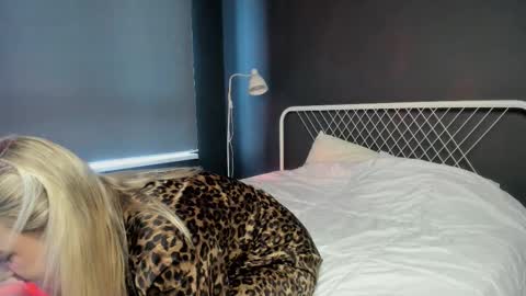 Snapshot of luna_helles chatting on February 20, 2026, 1:22 pm Elizabeth online show from February 20, 2026, 1:22 pm