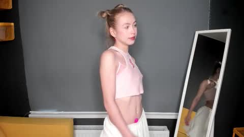 Snapshot of luna_helles chatting on February 28, 2026, 9:54 am Elizabeth online show from February 28, 2026, 9:54 am