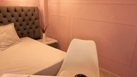 luna_hot_ass online show from April 18, 2026, 4:16 am