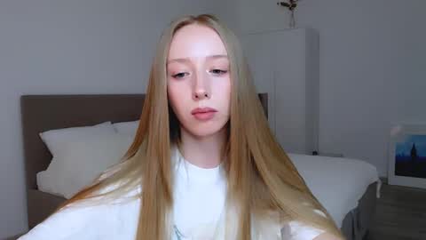 Luna online show from January 25, 2025, 11:11 pm